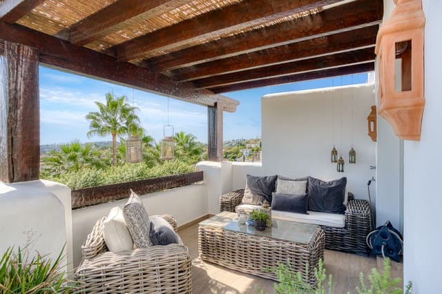 2 soverom Leilighet til salgs i Los Naranjos, Marbella med svømmebasseng garasje - € 675 000 (Ref: 9355526)