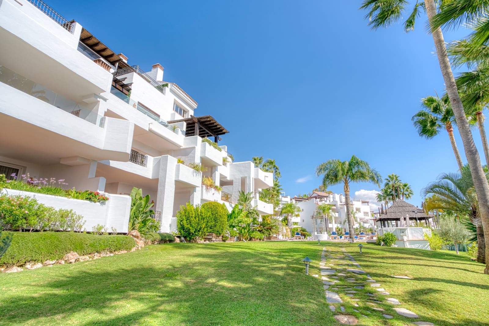 2 makuuhuone Huoneisto myytävänä paikassa Marbella mukana uima-altaan 
autotalli - 675 000 € (Ref: 9355526)