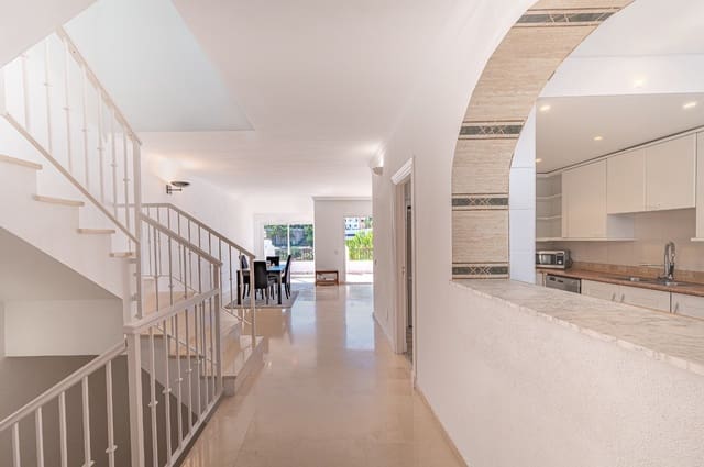 4 chambre Maison de Ville à vendre à La Quinta, Benahavís avec garage - 649 000 € (Ref: 9355527)