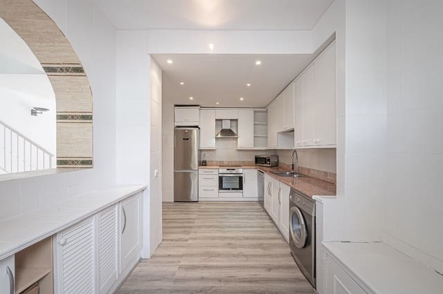 4 chambre Maison de Ville à vendre à La Quinta, Benahavís avec garage - 649 000 € (Ref: 9355527)