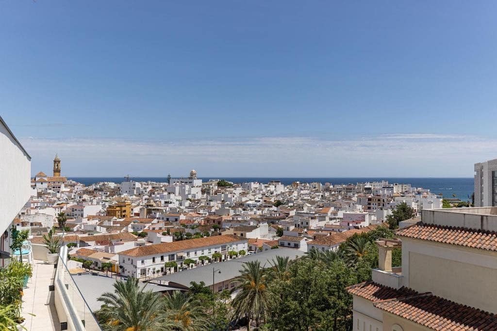 Ático de 2 habitaciones en Estepona en venta con piscina garaje - 1.850.000 € (Ref: 9382522)