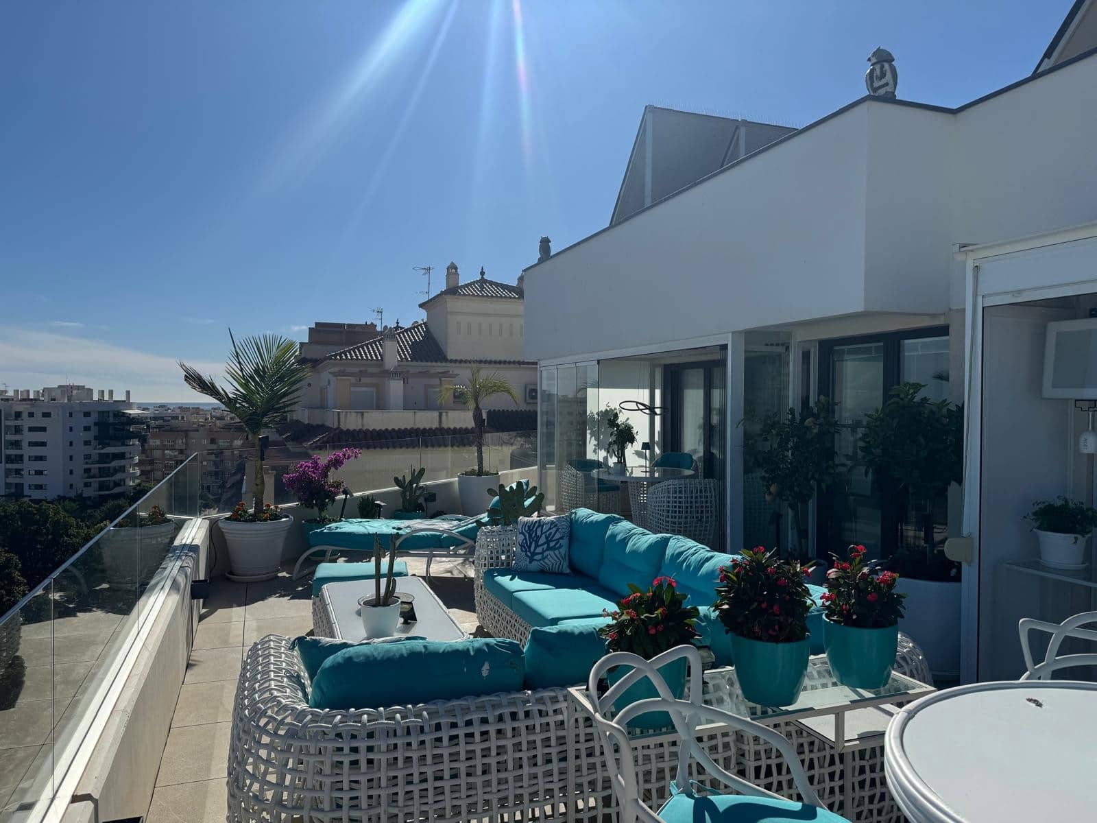 Ático de 2 habitaciones en Estepona en venta con piscina garaje - 1.850.000 € (Ref: 9382522)