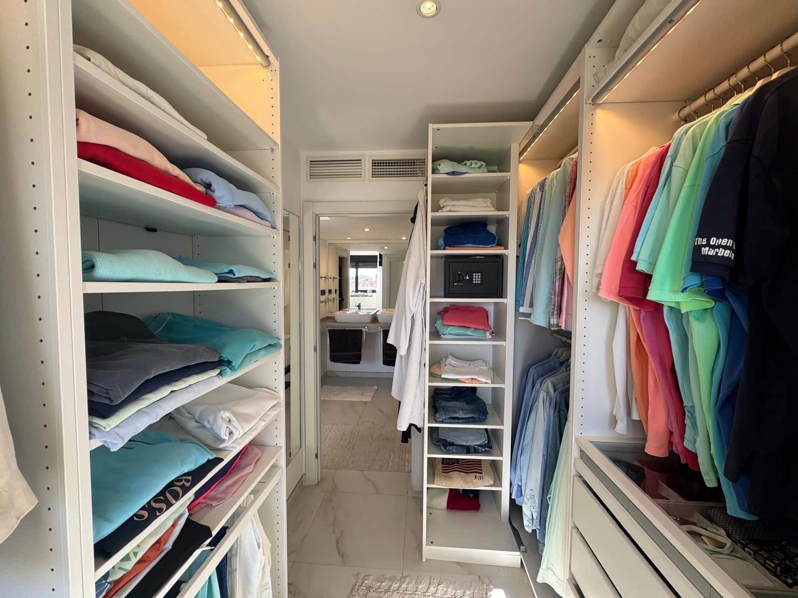 Ático de 2 habitaciones en Estepona en venta con piscina garaje - 1.850.000 € (Ref: 9382522)