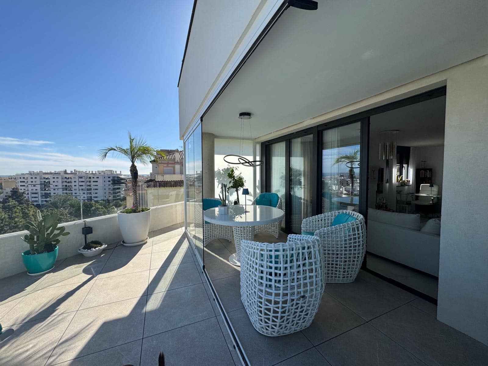 2 sovrum Takvåning till salu i Estepona med pool garage - 1 499 000 € (Ref: 9382522)