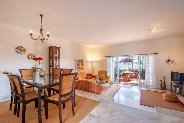 3 soverom Hus til salgs i Nueva Atalaya, Estepona med svømmebasseng garasje - € 430 000 (Ref: 9400706)