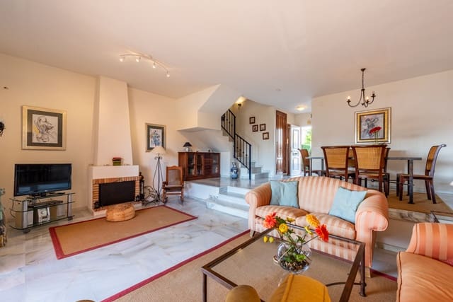 3 soverom Hus til salgs i Nueva Atalaya, Estepona med svømmebasseng garasje - € 430 000 (Ref: 9400706)