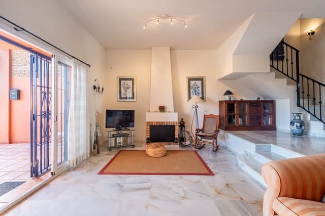 3 soverom Hus til salgs i Nueva Atalaya, Estepona med svømmebasseng garasje - € 430 000 (Ref: 9400706)