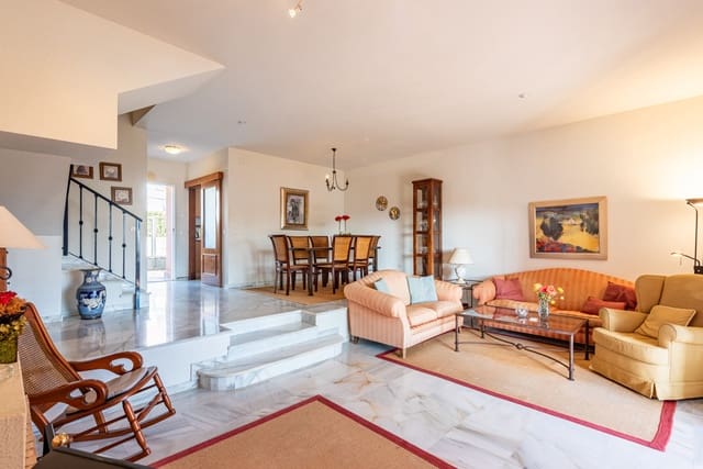 3 soverom Hus til salgs i Nueva Atalaya, Estepona med svømmebasseng garasje - € 430 000 (Ref: 9400706)