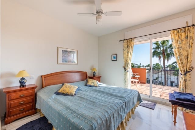 3 soverom Hus til salgs i Nueva Atalaya, Estepona med svømmebasseng garasje - € 430 000 (Ref: 9400706)