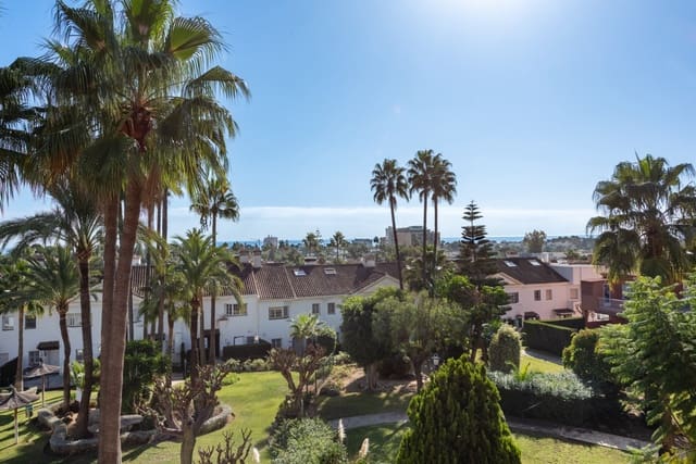 3 soverom Hus til salgs i Nueva Atalaya, Estepona med svømmebasseng garasje - € 430 000 (Ref: 9400706)