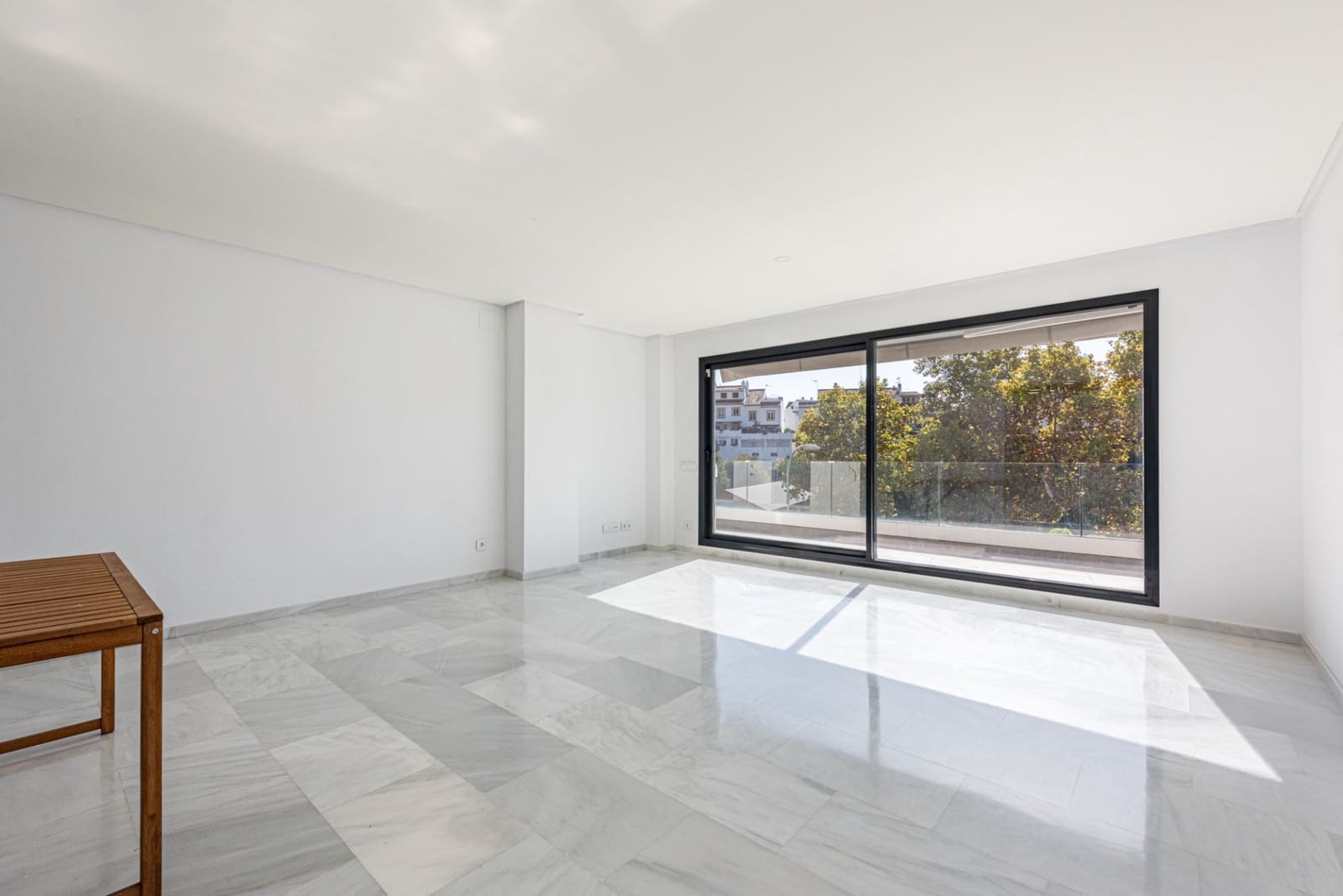 3 sypialnia Apartament na sprzedaż w Marbella z basenem garażem - 675 000 € (Ref: 9400707)