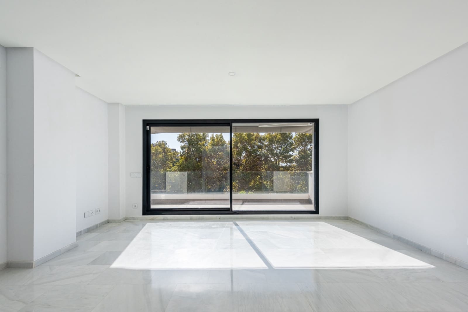 3 sypialnia Apartament na sprzedaż w Marbella z basenem garażem - 675 000 € (Ref: 9400707)