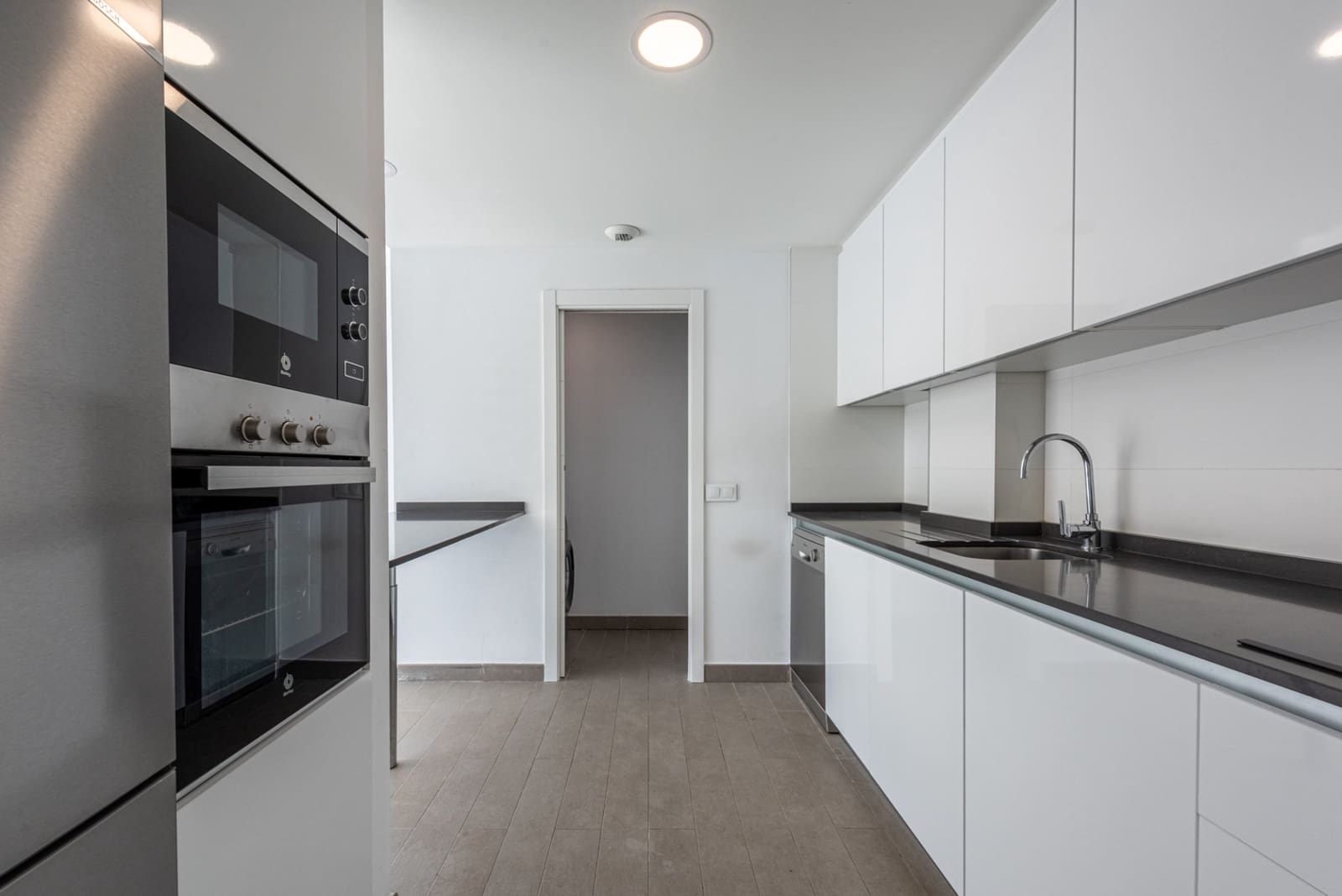 3 sypialnia Apartament na sprzedaż w Marbella z basenem garażem - 675 000 € (Ref: 9400707)