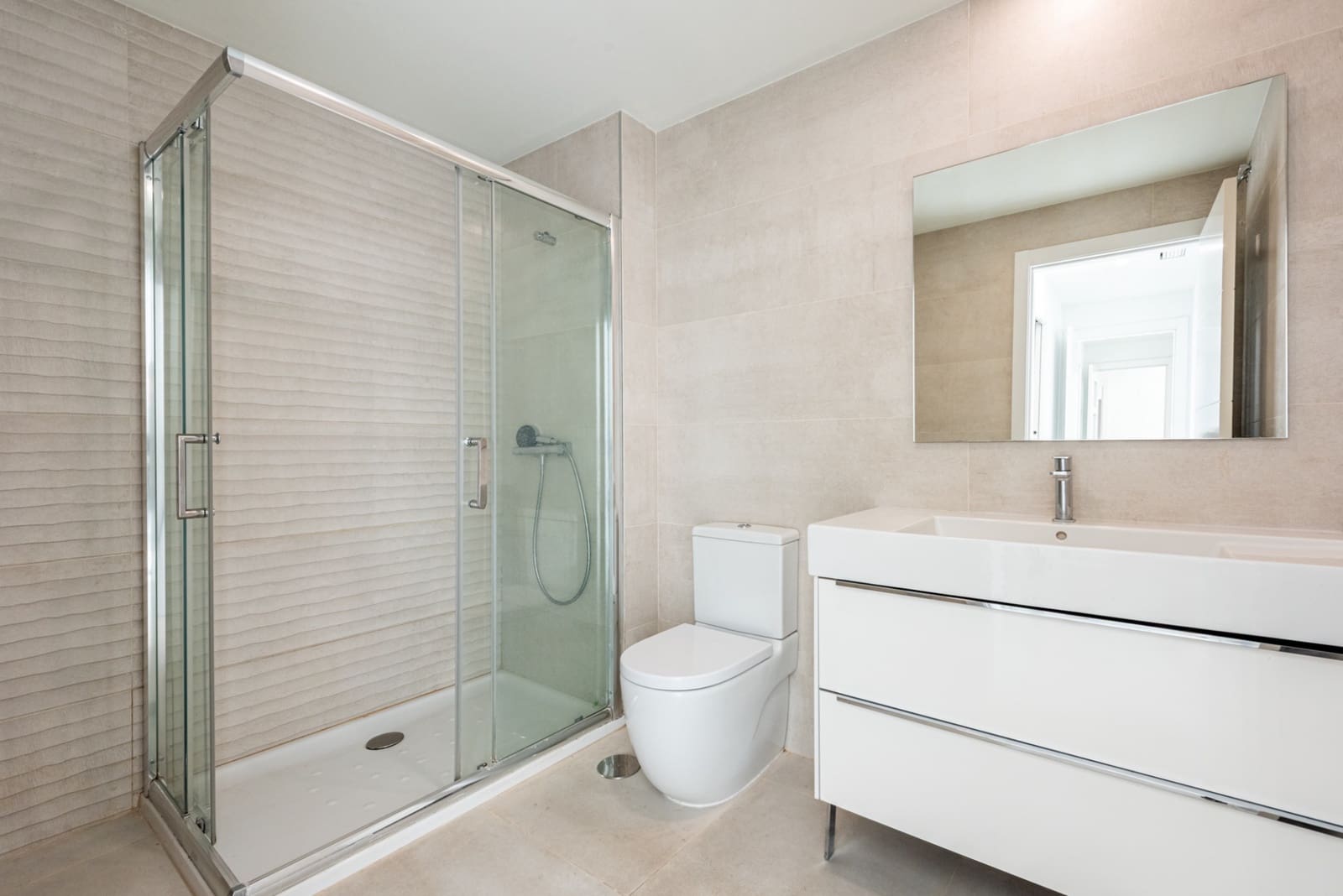 3 sypialnia Apartament na sprzedaż w Marbella z basenem garażem - 675 000 € (Ref: 9400707)