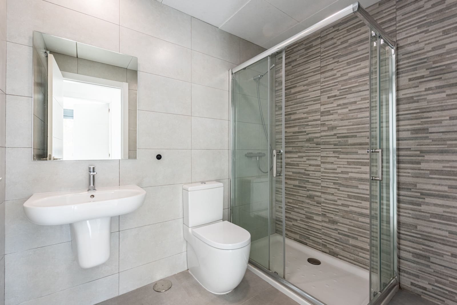 3 sypialnia Apartament na sprzedaż w Marbella z basenem garażem - 675 000 € (Ref: 9400707)