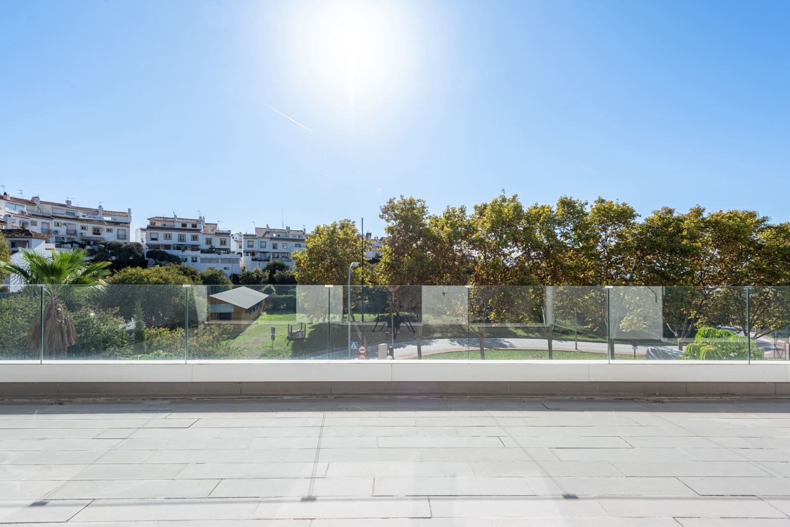 3 sypialnia Apartament na sprzedaż w Marbella z basenem garażem - 675 000 € (Ref: 9400707)