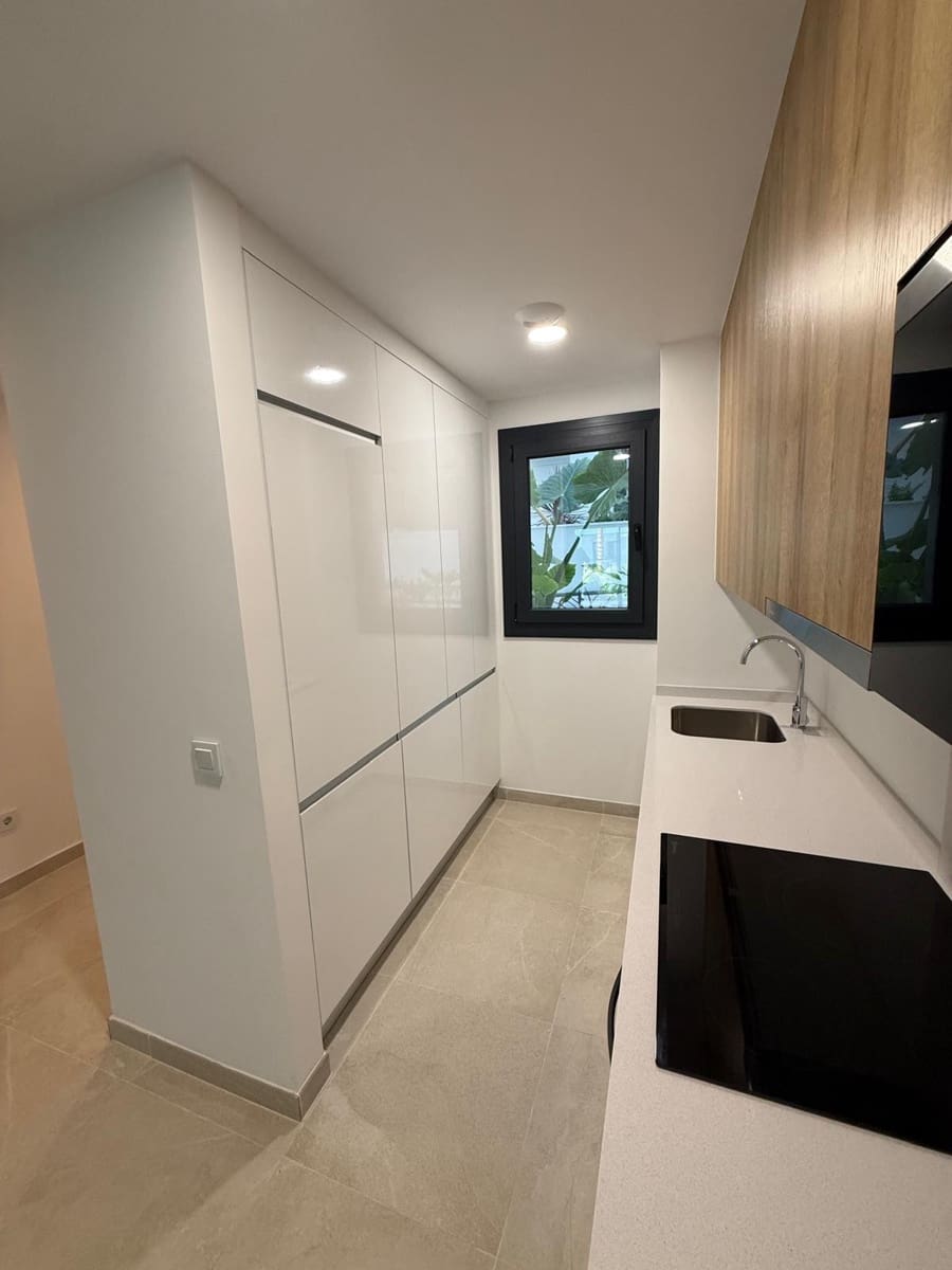 2 soverom Leilighet til salgs i Estepona med svømmebasseng garasje - € 550 000 (Ref: 9450110)