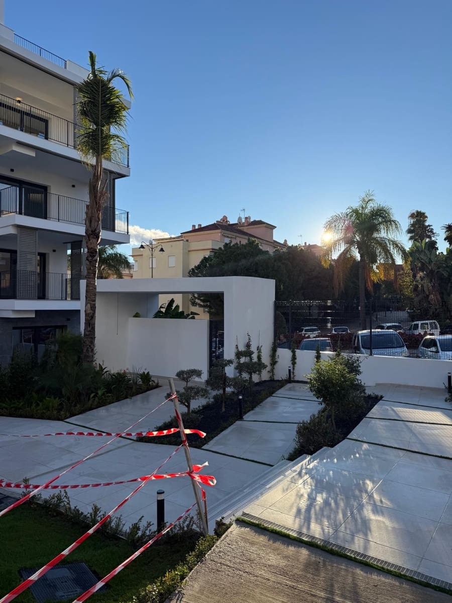 2 soverom Leilighet til salgs i Estepona med svømmebasseng garasje - € 550 000 (Ref: 9450110)