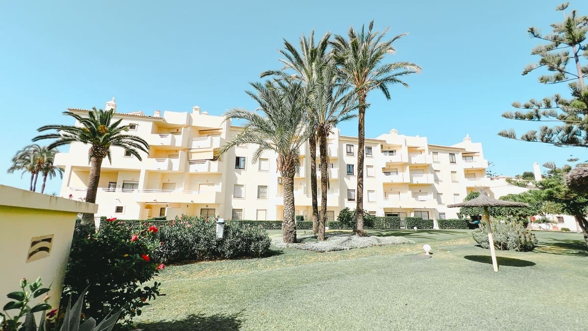 2 soverom Leilighet til salgs i La Cala de Mijas med svømmebasseng garasje - € 599 000 (Ref: 9451779)