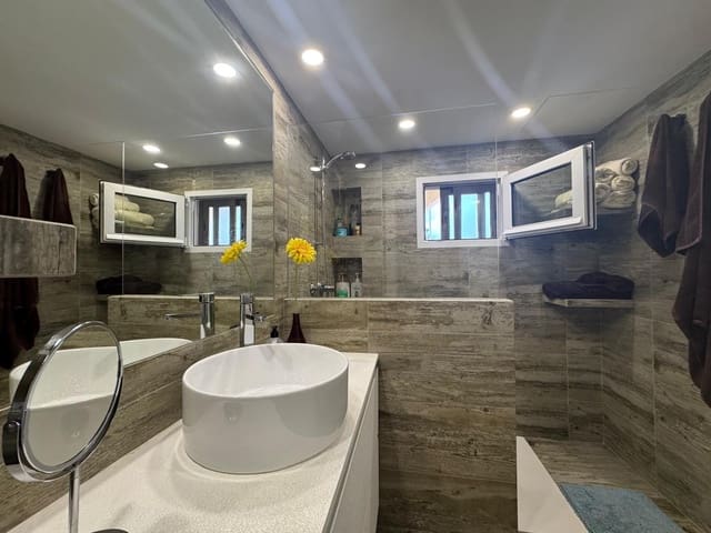 2 soverom Leilighet til salgs i La Cala de Mijas, Mijas med svømmebasseng garasje - € 599 000 (Ref: 9451779)