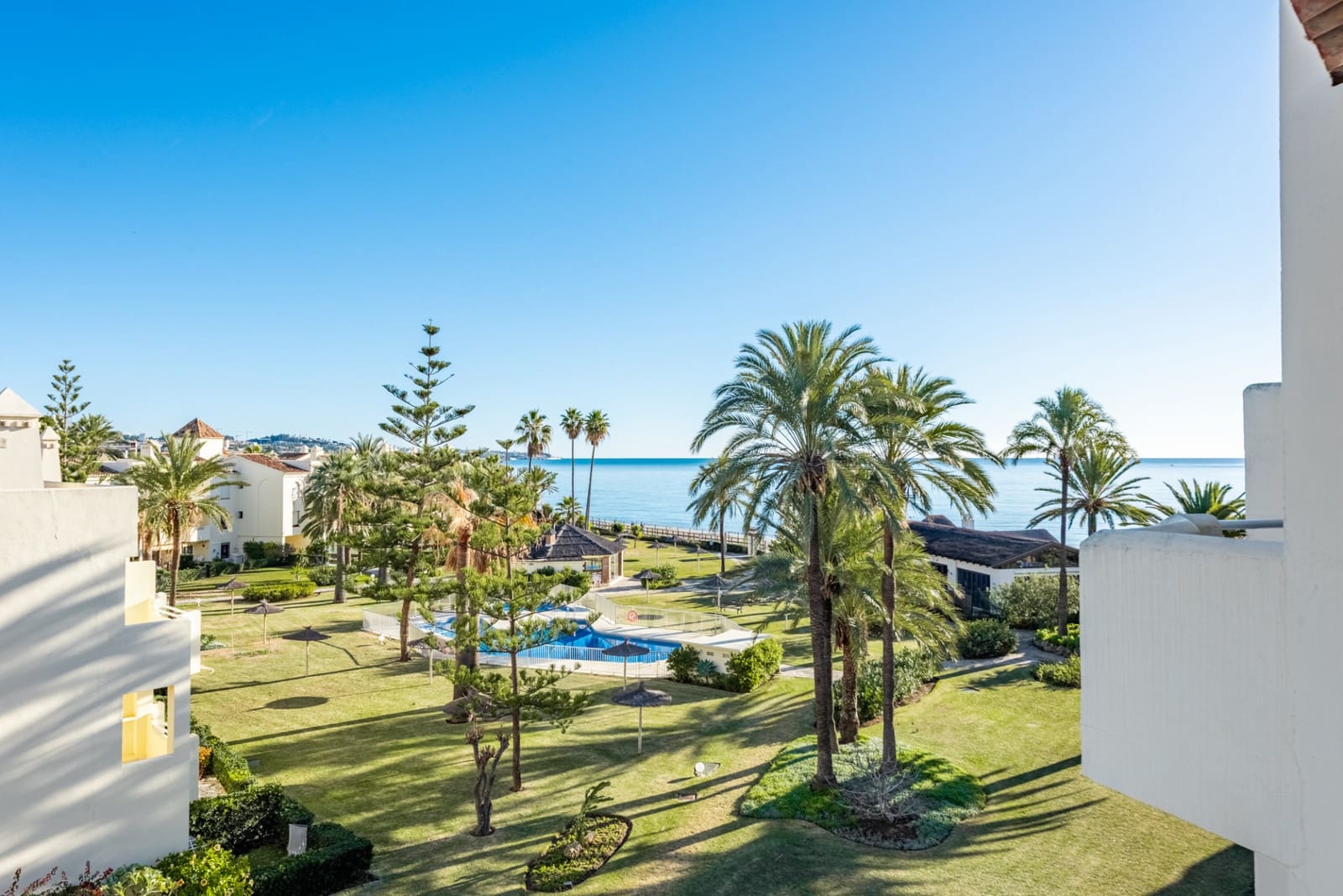 2 slaapkamer Appartement te koop in La Cala de Mijas met zwembad garage - € 599.000 (Ref: 9451779)