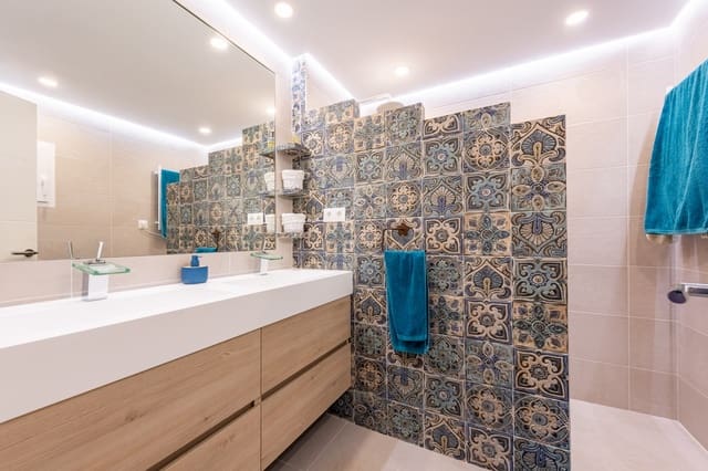 2 soverom Leilighet til salgs i La Cala de Mijas, Mijas med svømmebasseng garasje - € 599 000 (Ref: 9451779)