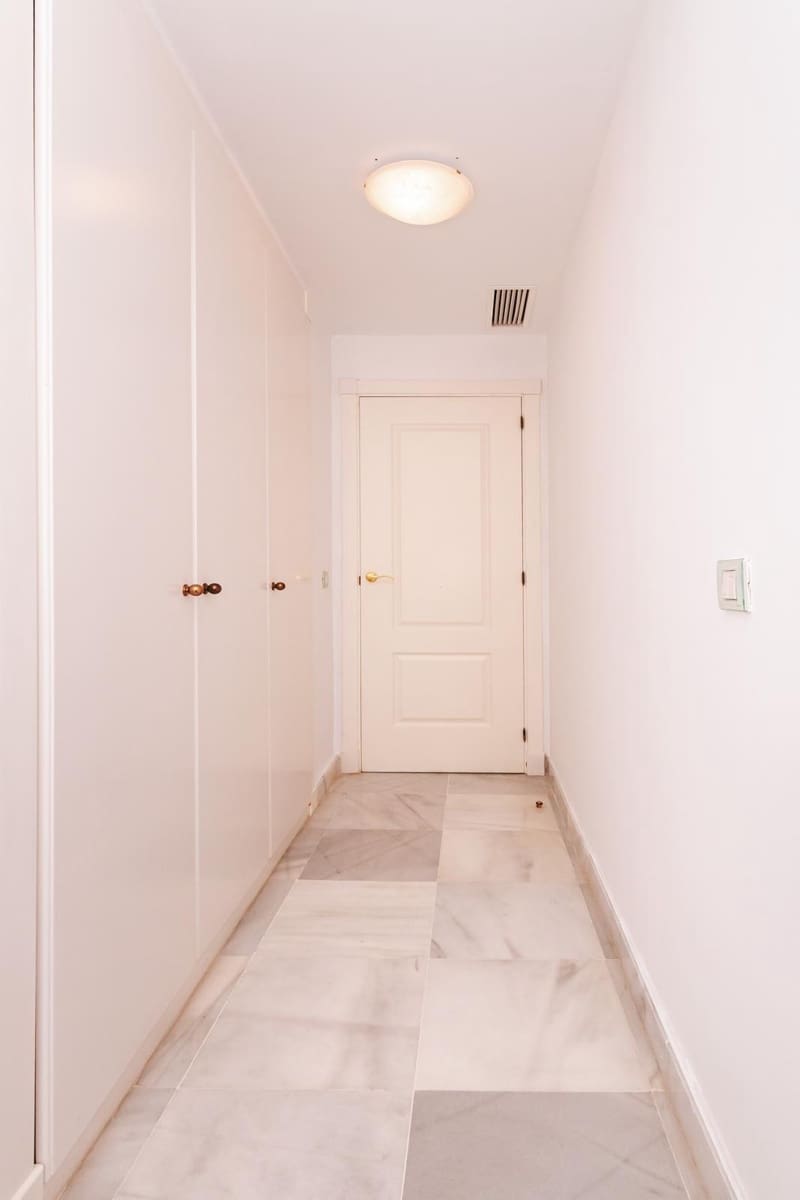 4 sovrum Lägenhet till salu i Estepona med pool garage - 850 000 € (Ref: 9465326)