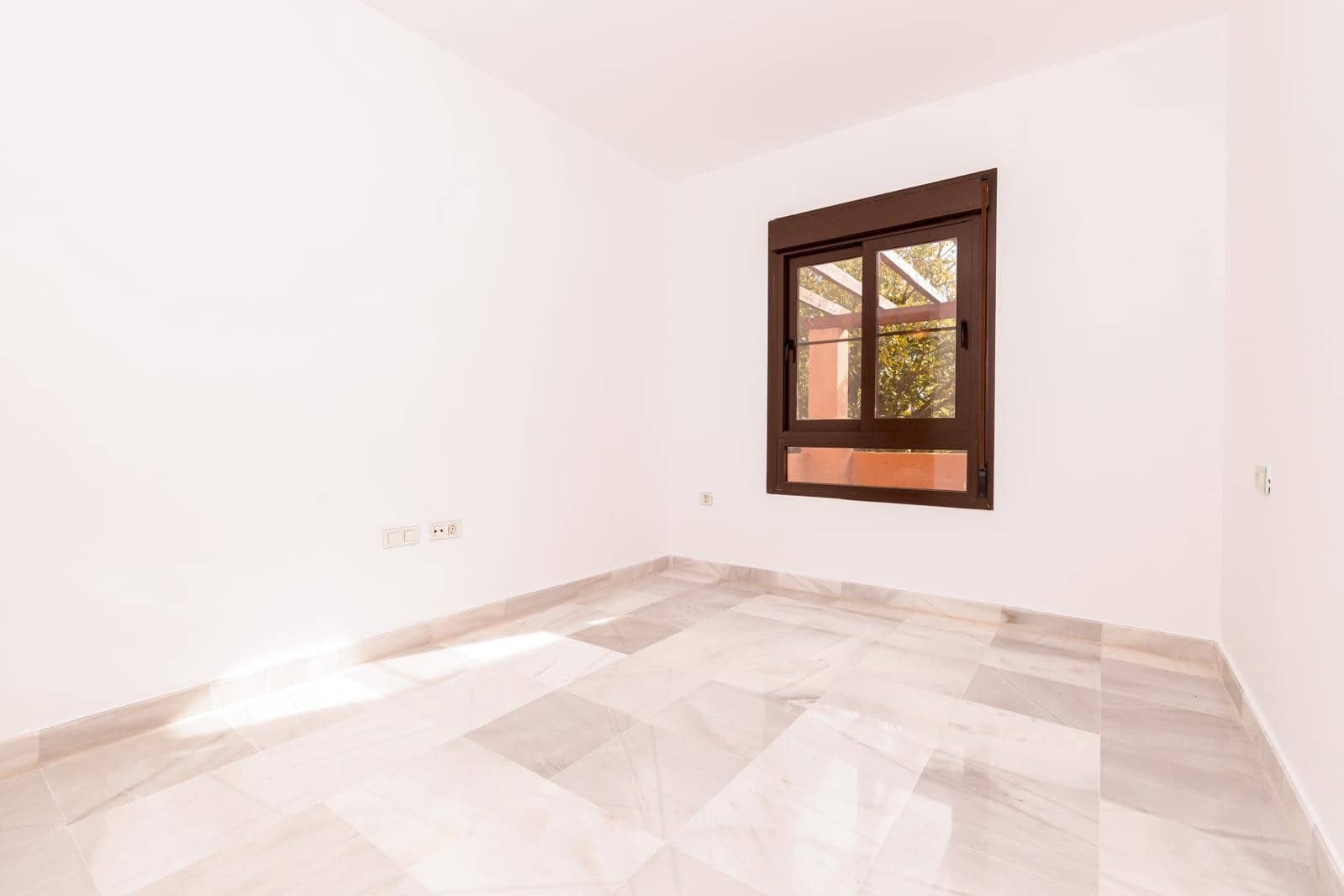 4 sovrum Lägenhet till salu i Estepona med pool garage - 850 000 € (Ref: 9465326)