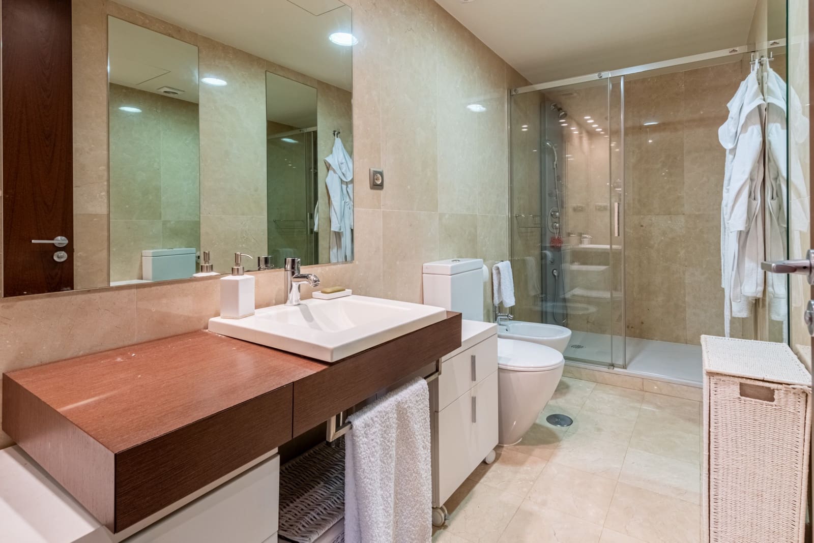 2 bedroom Apartment for sale in Marbella with pool garage - € 720,000 (Ref: 9485130)