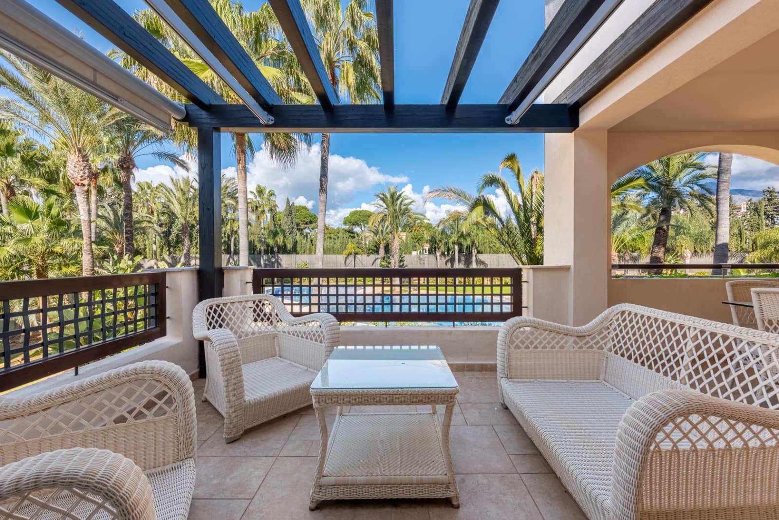 2 bedroom Apartment for sale in Marbella with pool garage - € 720,000 (Ref: 9485130)