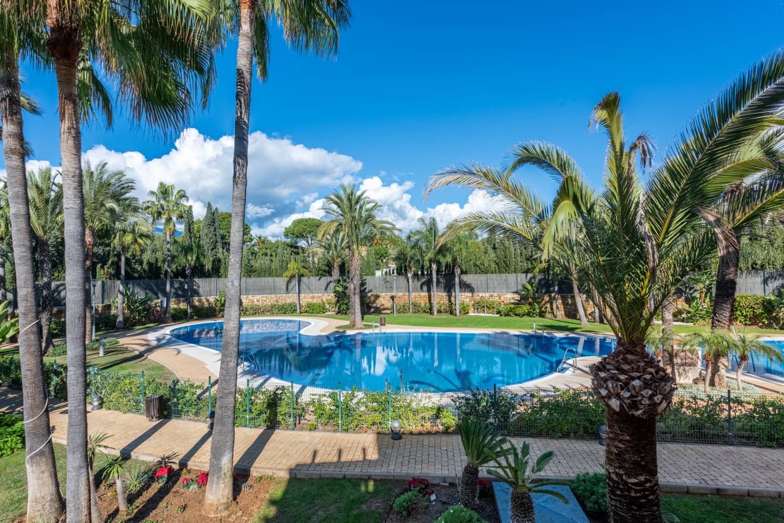 2 bedroom Apartment for sale in Marbella with pool garage - € 720,000 (Ref: 9485130)