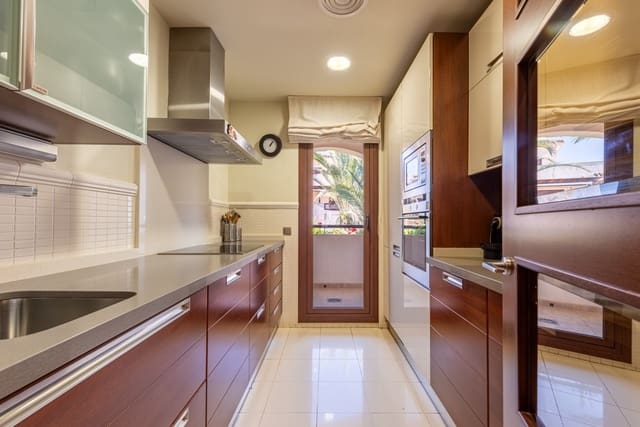 2 quarto Apartamento para venda em Nueva Andalucía Centro, Marbella com piscina garagem - 695 000 € (Ref: 9485130)