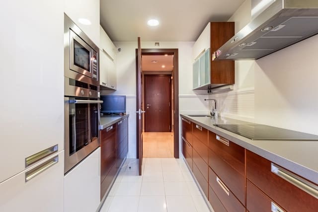 2 quarto Apartamento para venda em Nueva Andalucía Centro, Marbella com piscina garagem - 695 000 € (Ref: 9485130)