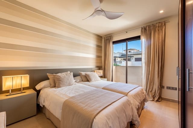 2 quarto Apartamento para venda em Nueva Andalucía Centro, Marbella com piscina garagem - 695 000 € (Ref: 9485130)