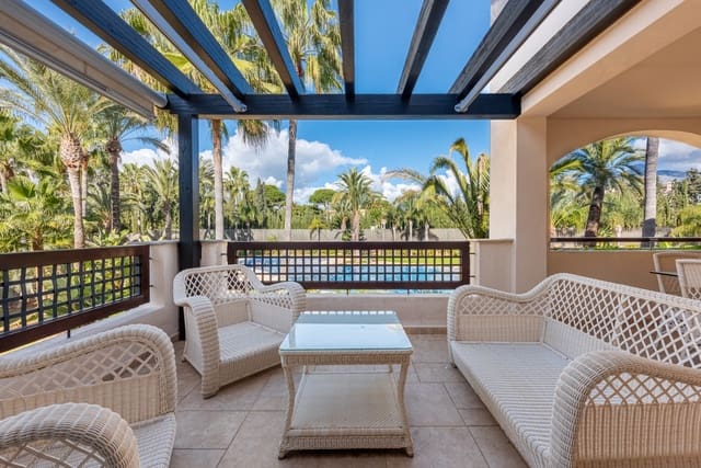 2 quarto Apartamento para venda em Nueva Andalucía Centro, Marbella com piscina garagem - 695 000 € (Ref: 9485130)