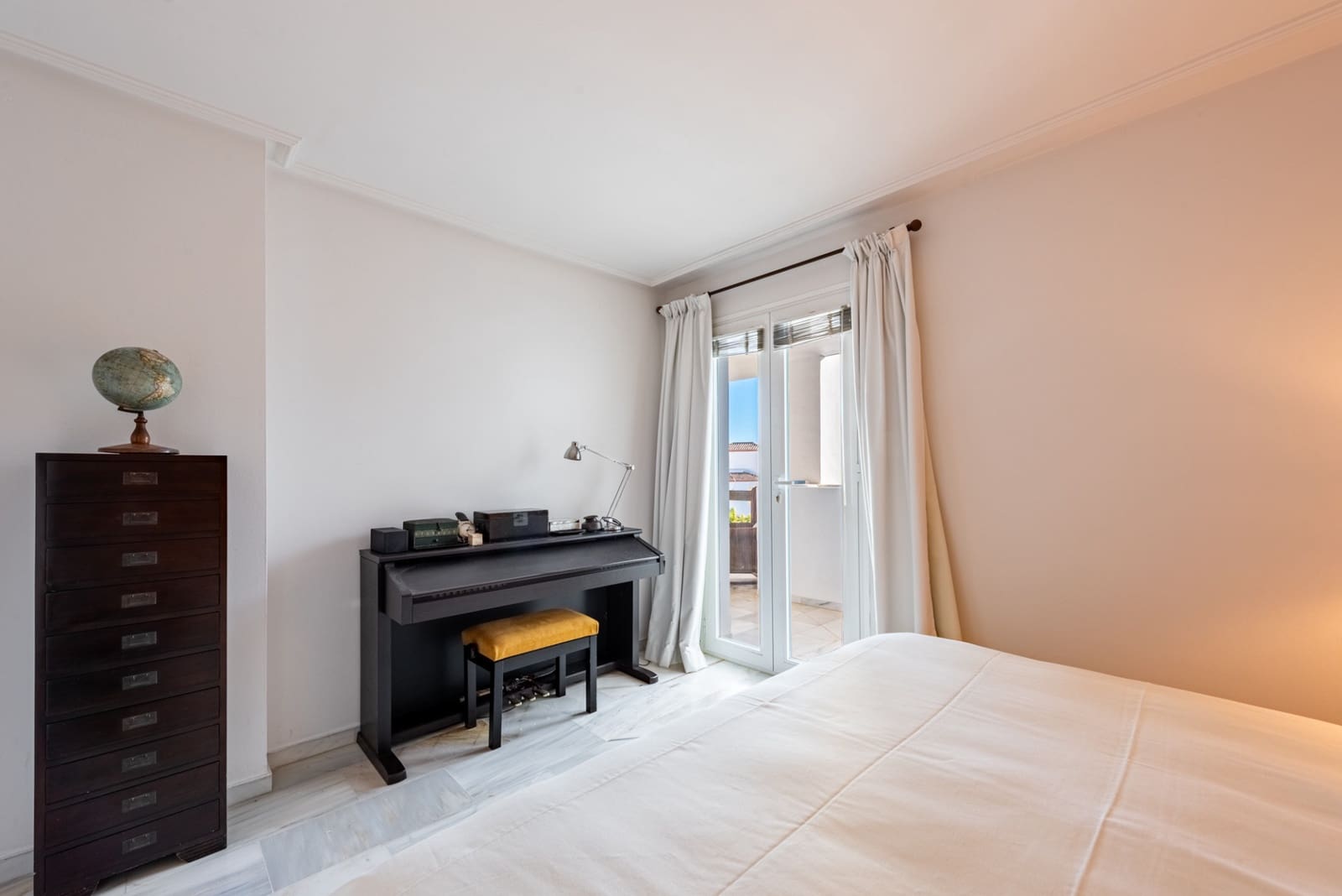 2 slaapkamer Appartement te koop in Bel-Air met zwembad garage - € 490.000 (Ref: 9518558)