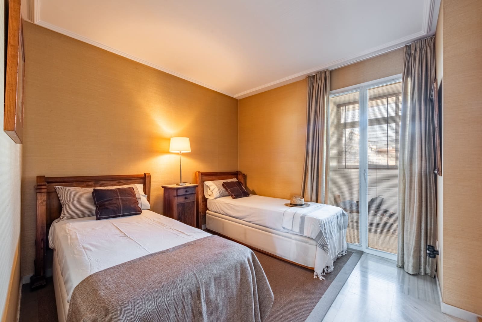 2 slaapkamer Appartement te koop in Bel-Air met zwembad garage - € 490.000 (Ref: 9518558)