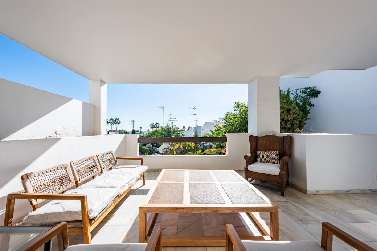 2 slaapkamer Appartement te koop in Bel-Air met zwembad garage - € 490.000 (Ref: 9518558)