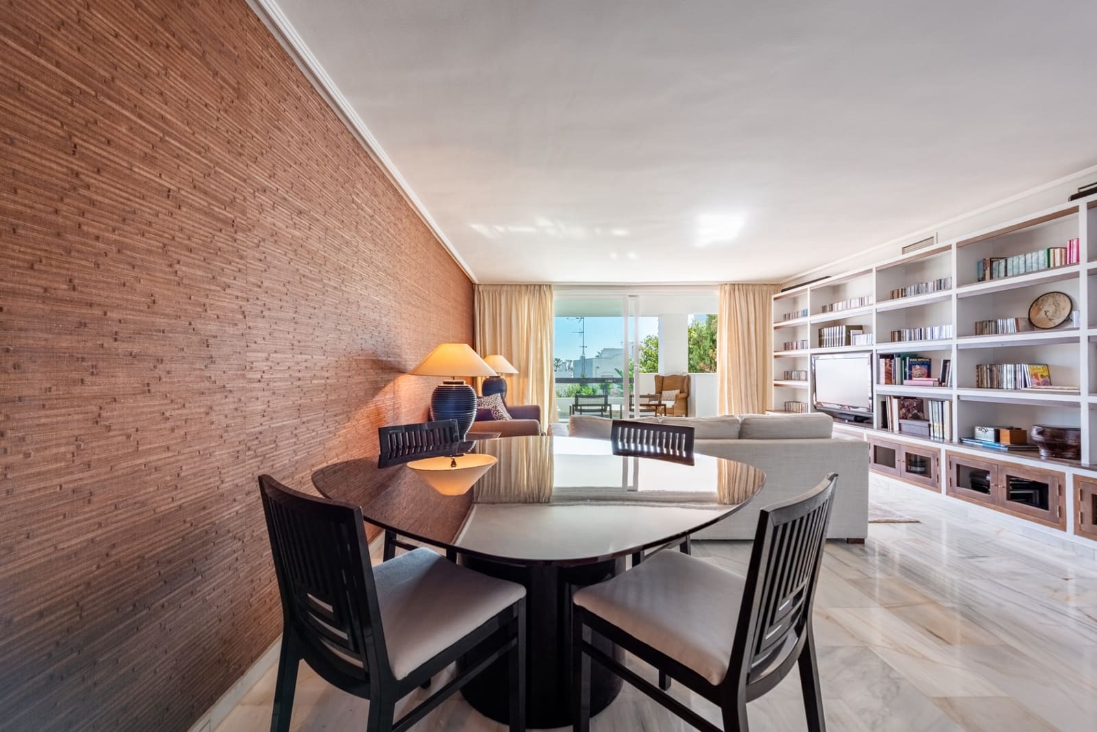 2 slaapkamer Appartement te koop in Bel-Air met zwembad garage - € 490.000 (Ref: 9518558)