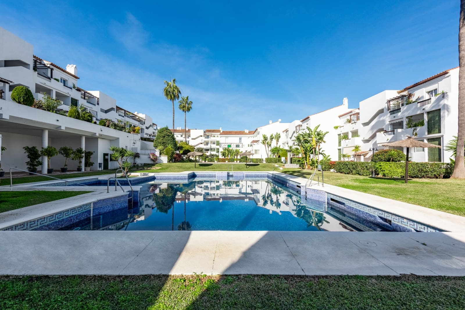 2 slaapkamer Appartement te koop in Bel-Air met zwembad garage - € 490.000 (Ref: 9518558)