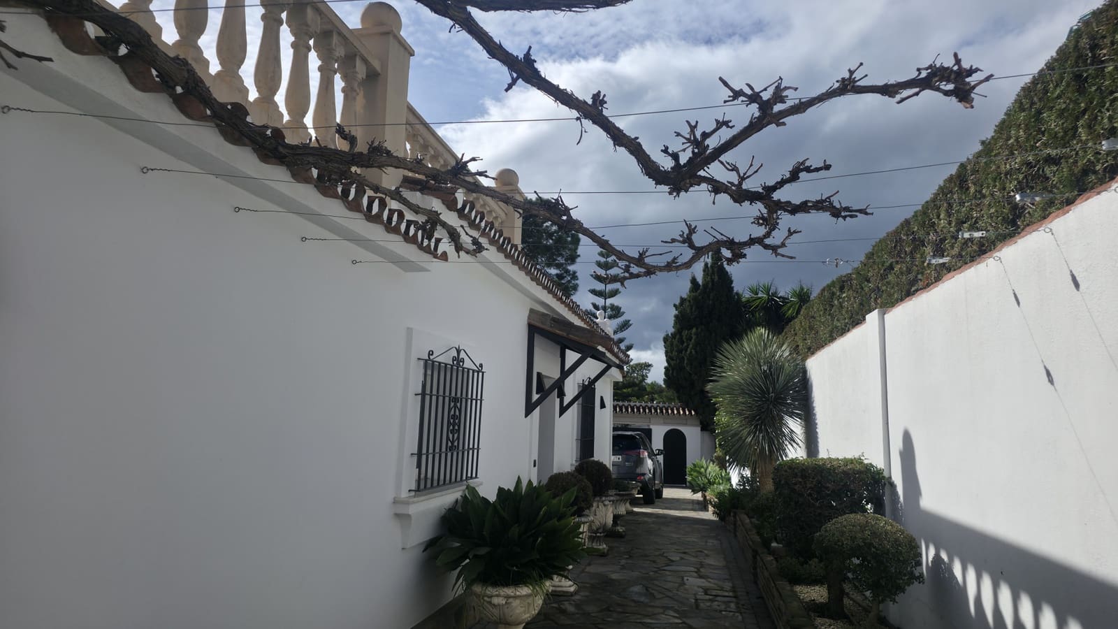 3 makuuhuone Huvila myytävänä paikassa Marbella mukana uima-altaan 
autotalli - 2 800 000 € (Ref: 9582444)