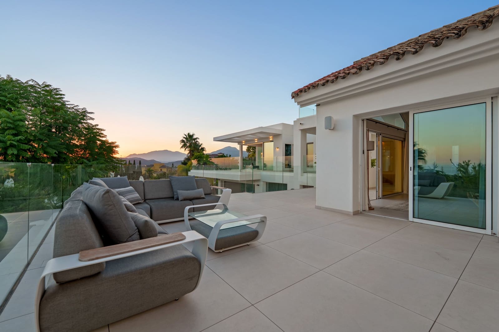 9 soverom Villa til salgs i Benahavis med svømmebasseng garasje - € 8 250 000 (Ref: 9607584)