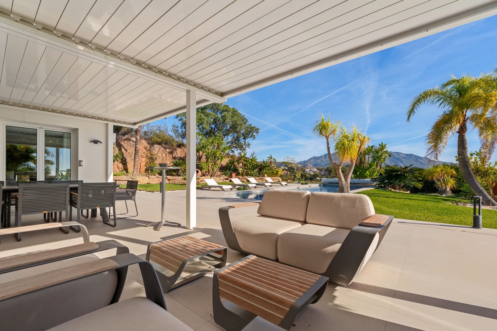 9 soverom Villa til salgs i Benahavis med svømmebasseng garasje - € 8 250 000 (Ref: 9607584)