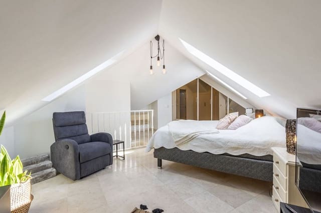 1 slaapkamer Penthouse te koop in San Pedro de Alcantara, Marbella - € 430.000 (Ref: 9607586)