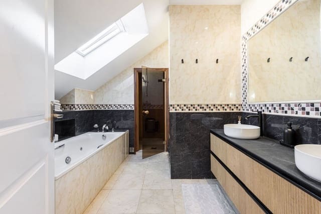 1 slaapkamer Penthouse te koop in San Pedro de Alcantara, Marbella - € 430.000 (Ref: 9607586)