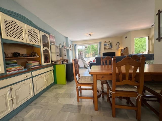 3 chambre Maison de Ville à vendre à Estepona avec piscine garage - 325 000 € (Ref: 9625382)