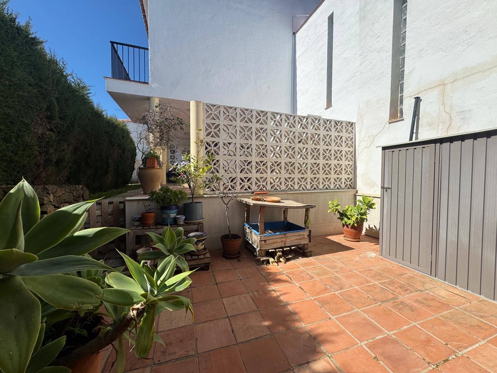 3 bedroom Townhouse for sale in Estepona with pool garage - € 325,000 (Ref: 9625382)