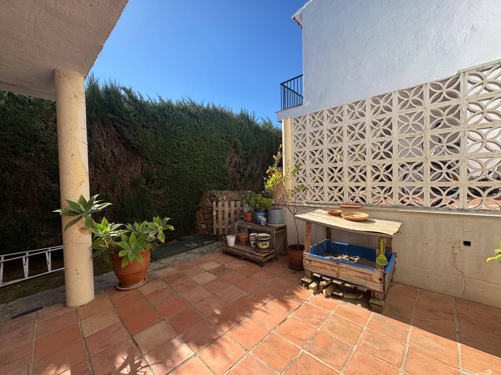 3 bedroom Townhouse for sale in Estepona with pool garage - € 325,000 (Ref: 9625382)