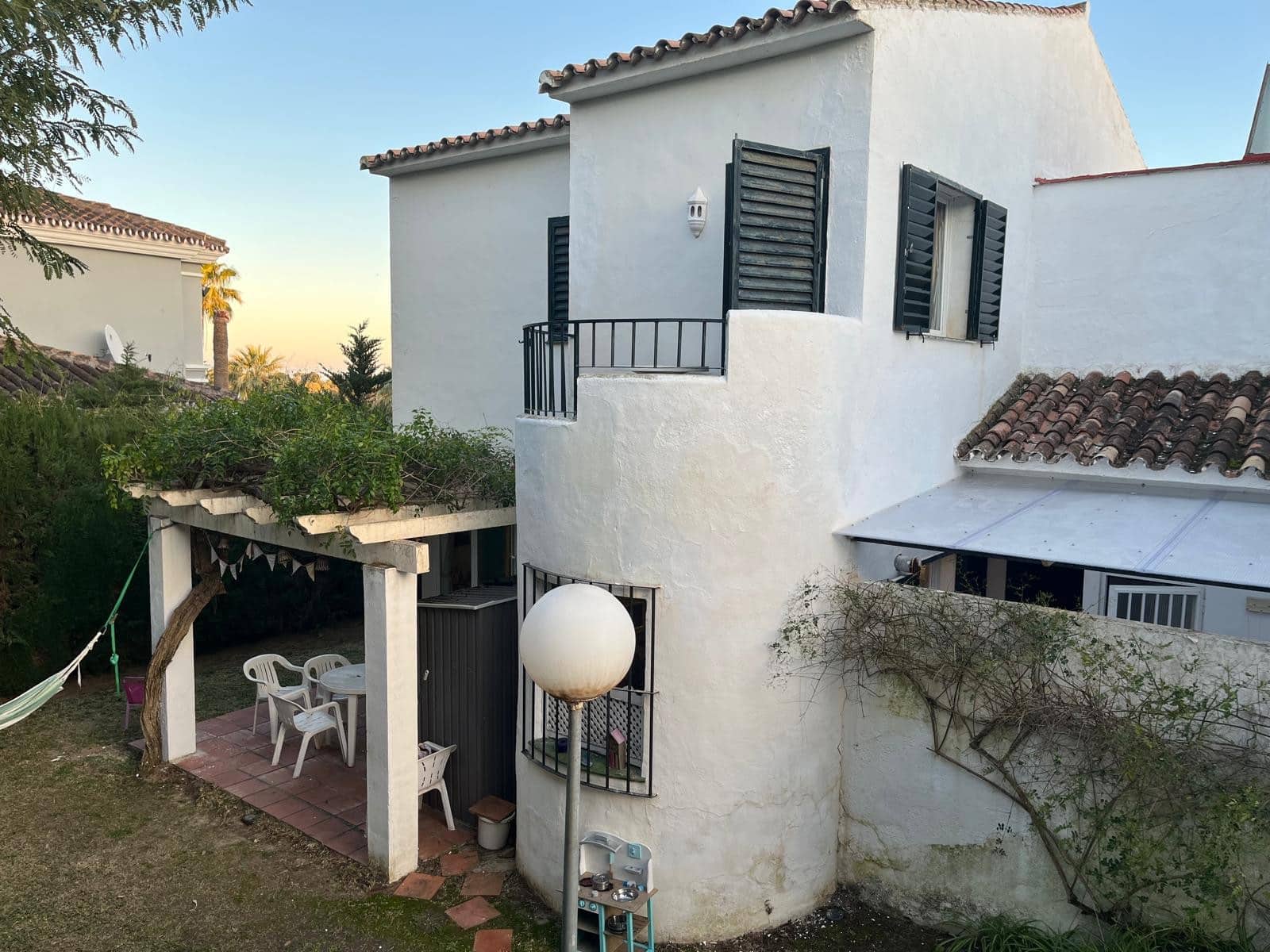 3 bedroom Townhouse for sale in Estepona with pool garage - € 325,000 (Ref: 9625382)