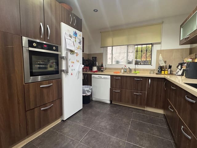 4 bedroom Townhouse for sale in Nueva Atalaya, Estepona with pool garage - € 545,000 (Ref: 9647844)